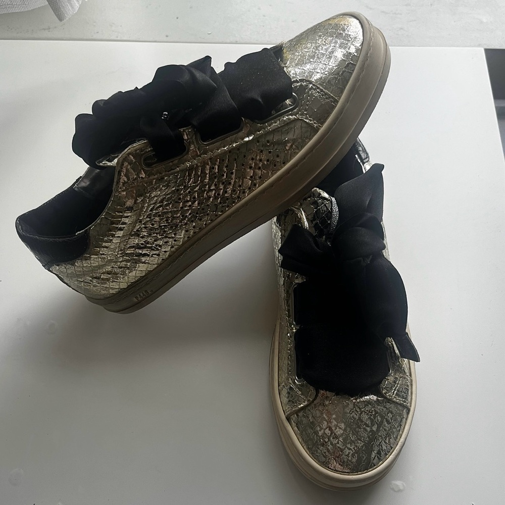 P448 leather snakeskin Ralph platinum silver/gold & black ribbon tennis sneakers